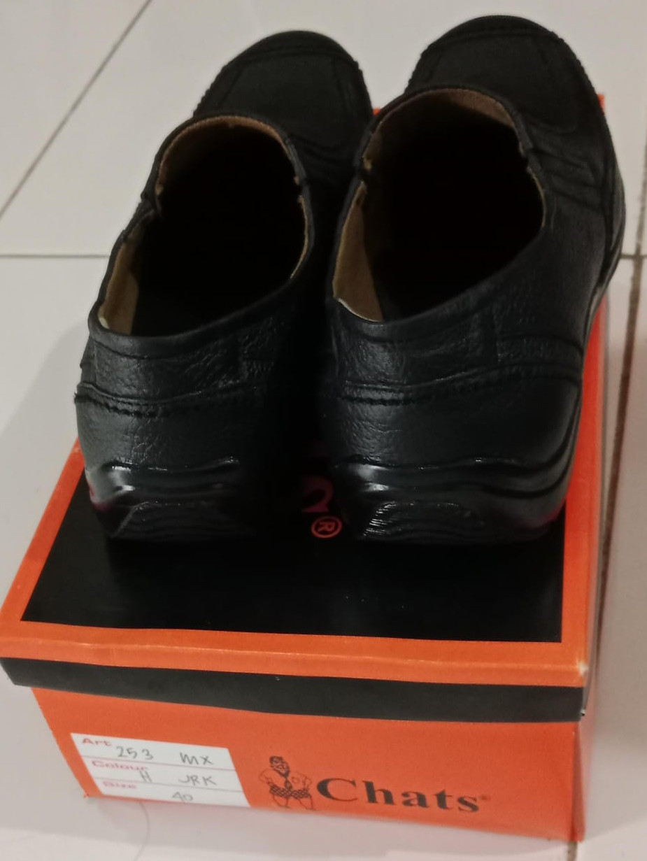 produk Sepatu kulit asli merk Chats